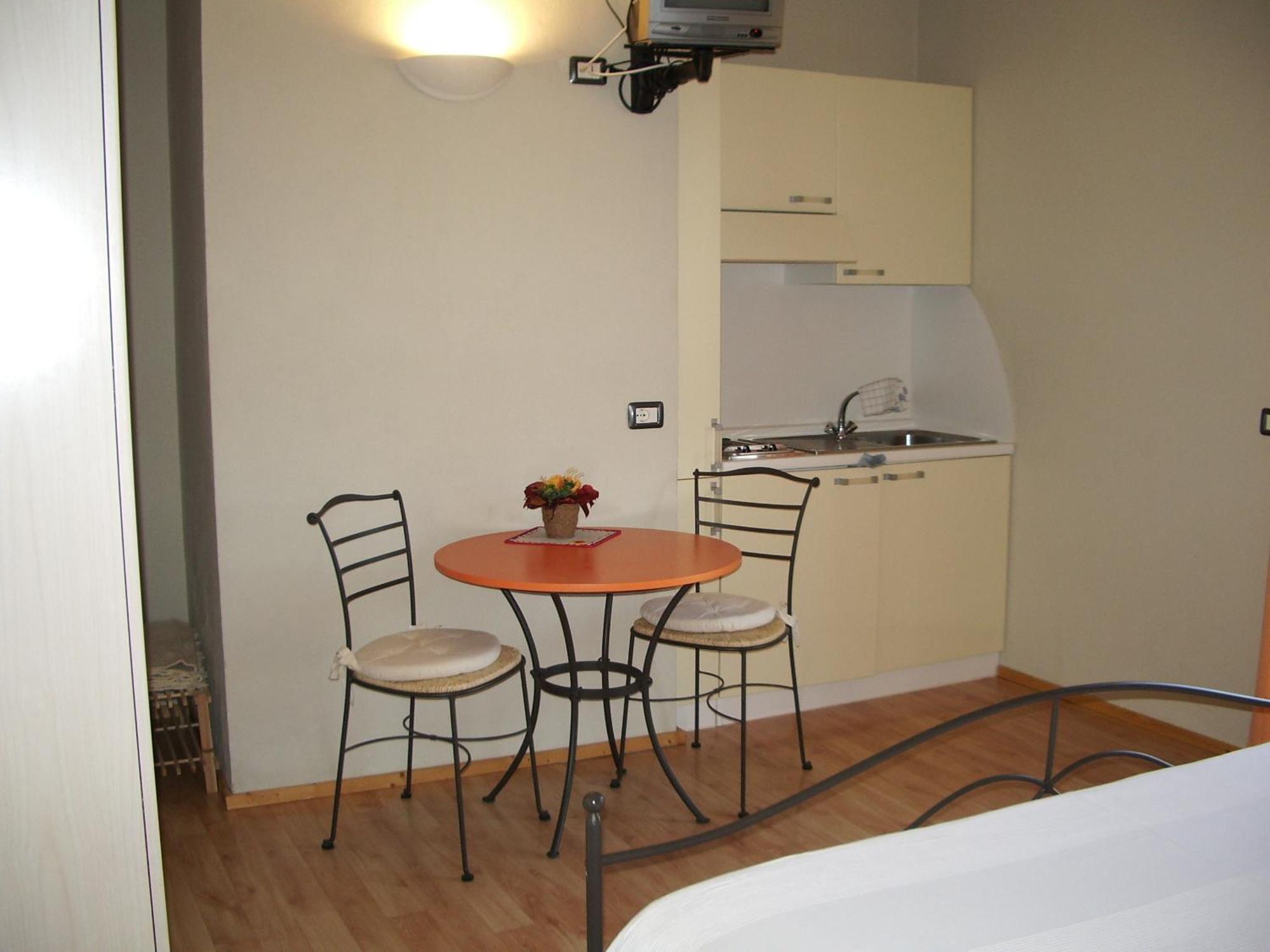 Agriturismo Fano's Farm Suno Habitación foto