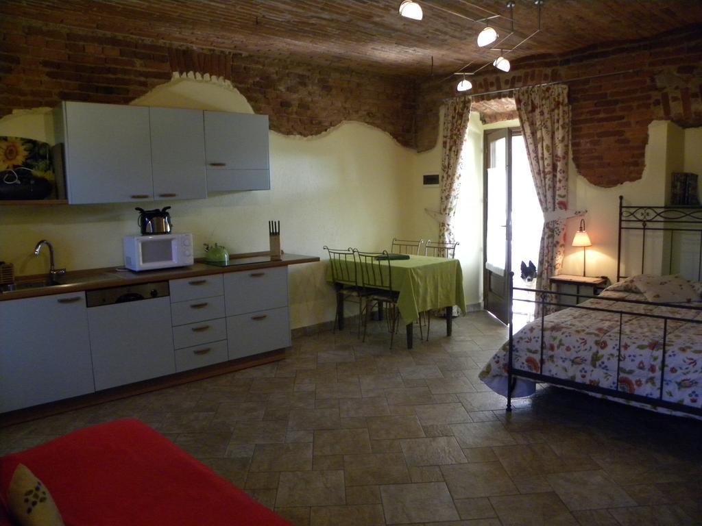 Agriturismo Fano's Farm Suno Habitación foto