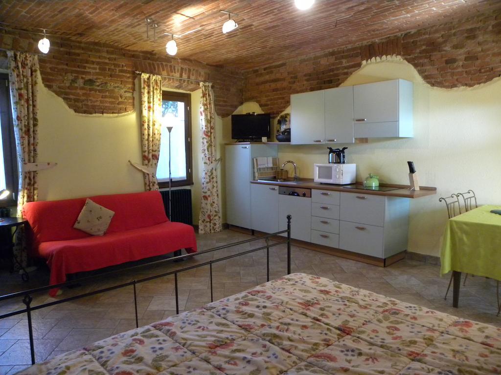 Agriturismo Fano's Farm Suno Habitación foto