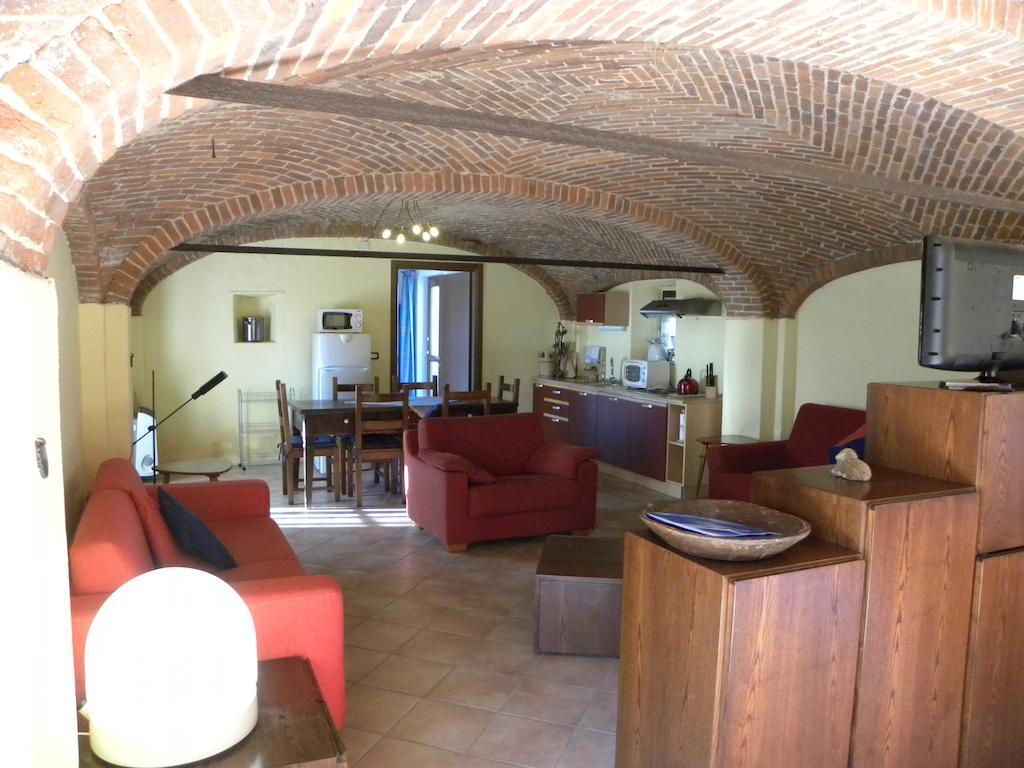 Agriturismo Fano's Farm Suno Habitación foto