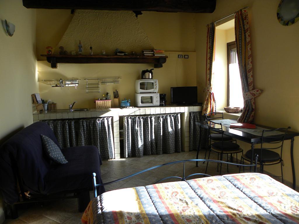 Agriturismo Fano's Farm Suno Habitación foto