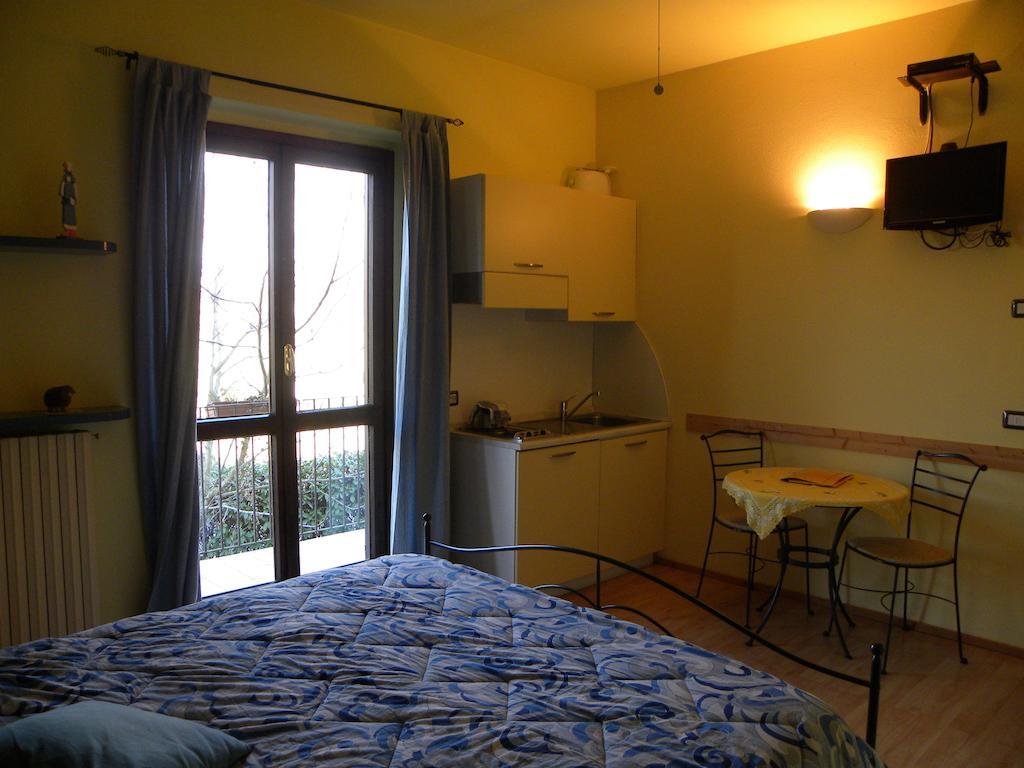 Agriturismo Fano's Farm Suno Habitación foto