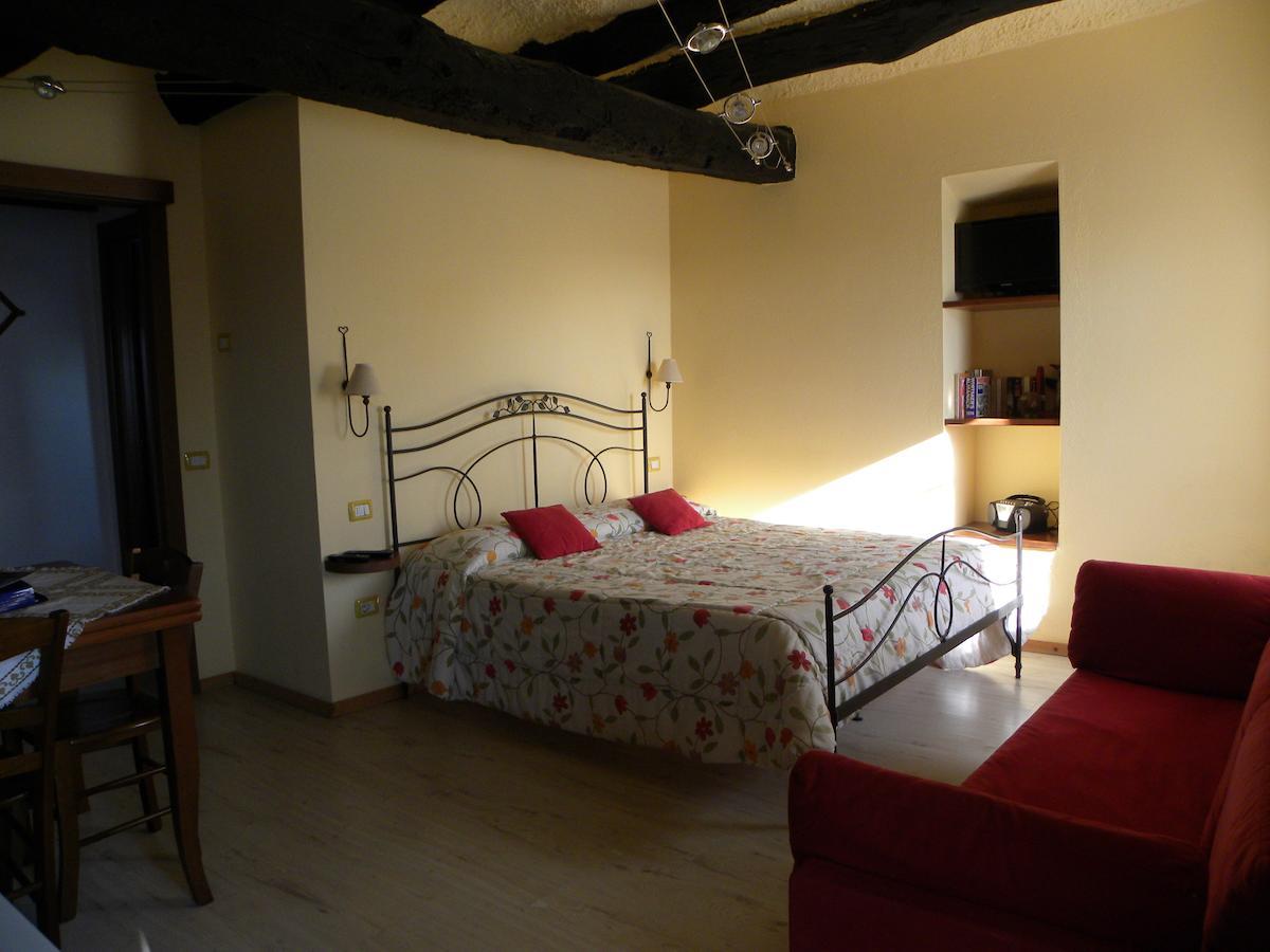 Agriturismo Fano's Farm Suno Habitación foto
